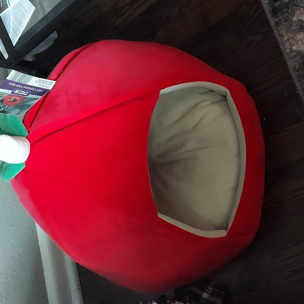 Heart to Tail character pet bed